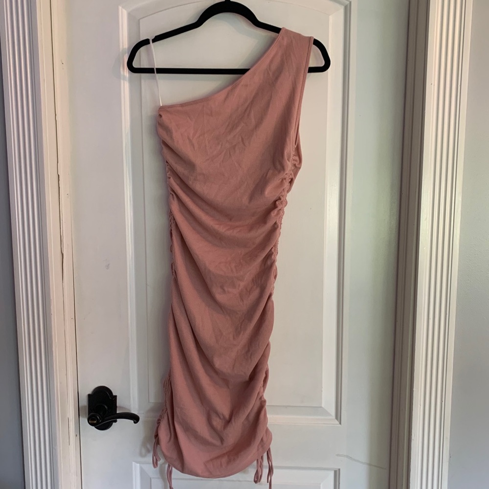 One shoulder pink dress